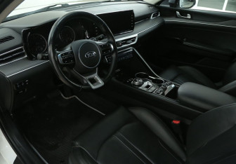 Подержанный автомобиль Kia K5 2020 года (16 фото)
