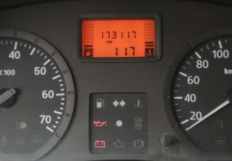 Подержанный автомобиль Renault Logan Sedan 2008 года (17 фото)