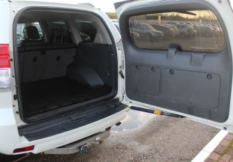 Подержанный автомобиль Toyota Land Cruiser Prado 2011 года (15 фото)