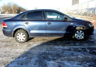 Подержанный автомобиль Volkswagen Polo Sedan 2013 года (7 фото)
