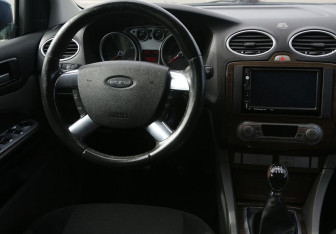 Подержанный автомобиль Ford Focus Sedan 2008 года (14 фото)