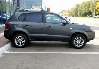 Подержанный автомобиль Hyundai Tucson 2008 года (7 фото)