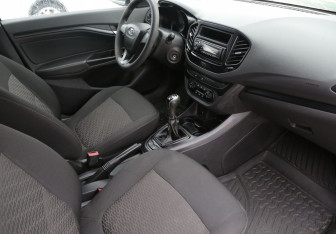 Подержанный автомобиль LADA (ВАЗ) Vesta Sedan 2016 года (9 фото)