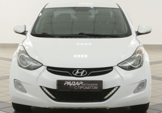 Подержанный автомобиль Hyundai Elantra Sedan 2011 года (6 фото)