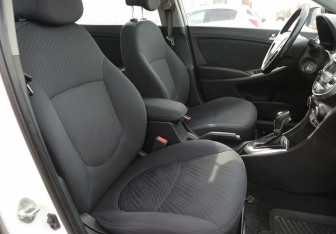 Подержанный автомобиль Hyundai Solaris Sedan 2015 года (10 фото)