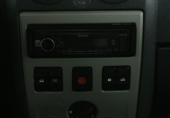 Подержанный автомобиль Renault Logan Sedan 2007 года (13 фото)