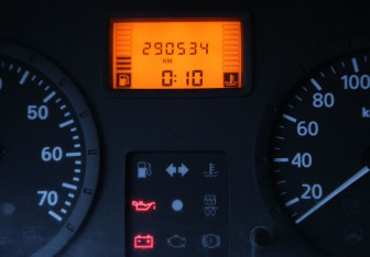 Подержанный автомобиль Renault Logan Sedan 2005 года (17 фото)