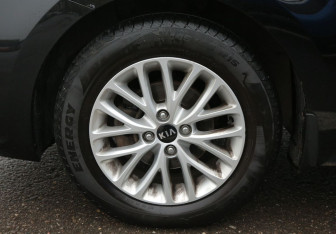 Подержанный автомобиль Kia Rio Sedan 2017 года (30 фото)