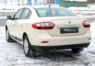 Подержанный автомобиль Renault Fluence 2013 года (4 фото)