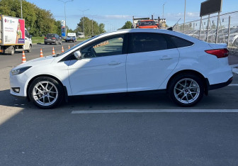 Подержанный автомобиль Ford Focus Sedan 2017 года (7 фото)