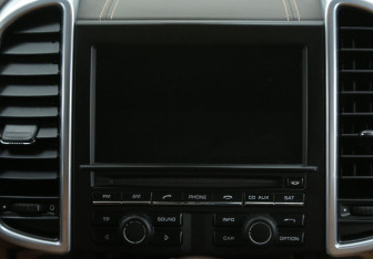 Подержанный автомобиль Porsche Cayenne 2011 года (15 фото)