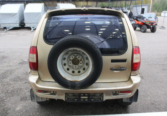 Подержанный автомобиль Chevrolet Niva 2006 года (6 фото)