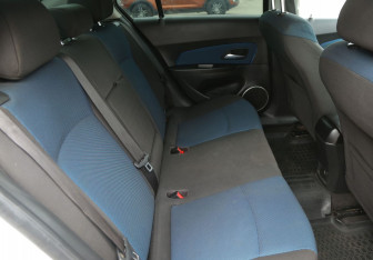 Подержанный автомобиль Chevrolet Cruze Sedan 2012 года (11 фото)