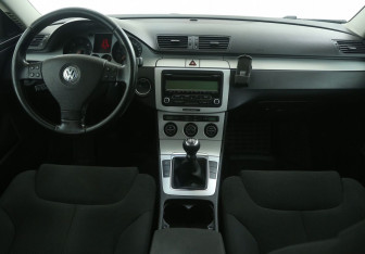 Подержанный автомобиль Volkswagen Passat Wagon 2008 года (12 фото)