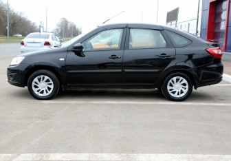 Подержанный автомобиль LADA (ВАЗ) Granta Liftback 2018 года (8 фото)