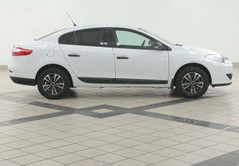 Подержанный автомобиль Renault Fluence 2012 года (5 фото)