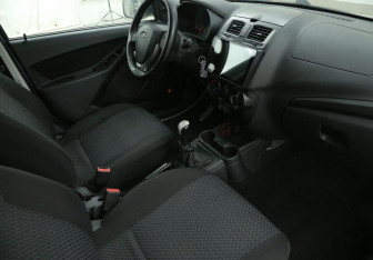 Подержанный автомобиль LADA (ВАЗ) Kalina Hatchback 2016 года (9 фото)