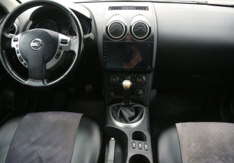 Подержанный автомобиль Nissan Qashqai+2 2011 года (12 фото)