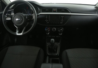 Подержанный автомобиль Kia Rio Sedan 2018 года (12 фото)