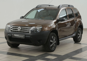 Подержанный автомобиль Renault Duster 2014 года (8 фото)