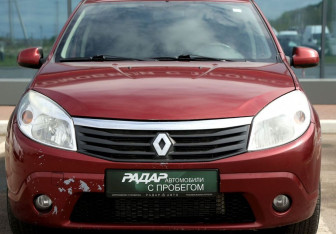 Подержанный автомобиль Renault Sandero 2012 года (2 фото)