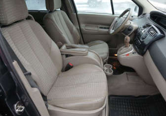 Подержанный автомобиль Renault Scenic 2004 года (10 фото)