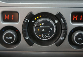 Подержанный автомобиль Peugeot 308 Hatchback 2011 года (15 фото)