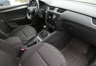Подержанный автомобиль Skoda Octavia Liftback 2019 года (9 фото)