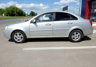Подержанный автомобиль Chevrolet Lacetti Sedan 2008 года (8 фото)