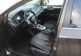 Подержанный автомобиль Nissan Tiida Hatchback 2015 года (10 фото)