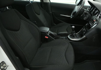 Подержанный автомобиль Peugeot 308 Hatchback 2012 года (10 фото)