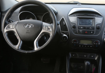 Подержанный автомобиль Hyundai ix35 2015 года (14 фото)