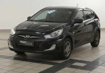 Подержанный автомобиль Hyundai Solaris Hatchback 2011 года (8 фото)