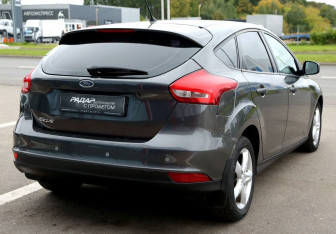 Подержанный автомобиль Ford Focus Hatchback 2015 года (6 фото)