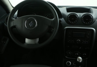Подержанный автомобиль Renault Duster 2012 года (14 фото)