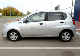 Подержанный автомобиль Chevrolet Aveo Hatchback 2011 года (8 фото)