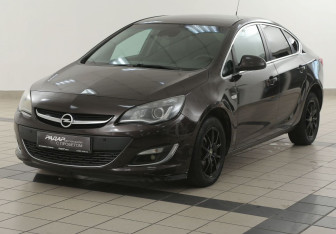 Подержанный автомобиль Opel Astra Sedan 2014 года (8 фото)