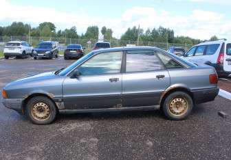 Подержанный автомобиль Audi 80 Sedan 1990 года (4 фото)