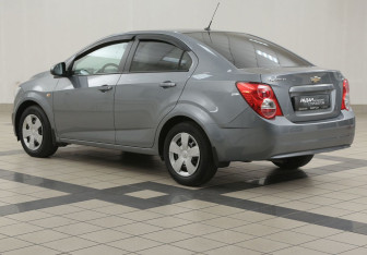 Подержанный автомобиль Chevrolet Aveo Sedan 2013 года (2 фото)