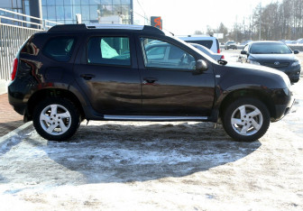 Подержанный автомобиль Renault Duster 2015 года (7 фото)