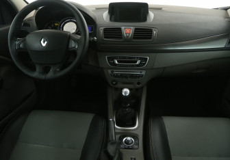 Подержанный автомобиль Renault Megane Hatchback 2010 года (12 фото)