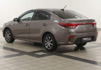 Подержанный автомобиль Kia Rio Sedan 2017 года (2 фото)