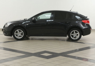Подержанный автомобиль Chevrolet Cruze Hatchback 2012 года (7 фото)