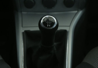 Подержанный автомобиль Opel Astra Sedan 2012 года (15 фото)