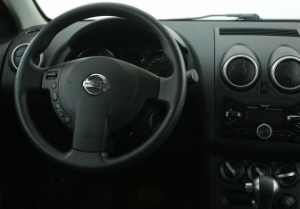 Подержанный автомобиль Nissan Qashqai 2013 года (14 фото)