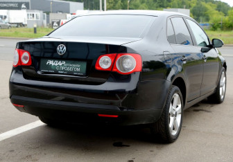 Подержанный автомобиль Volkswagen Jetta Sedan 2008 года (6 фото)