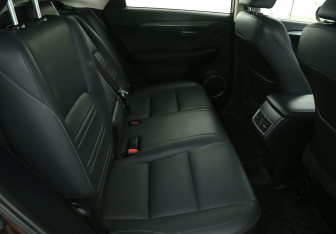 Подержанный автомобиль Lexus NX 2017 года (11 фото)