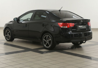 Подержанный автомобиль Kia Cerato Sedan 2010 года (2 фото)