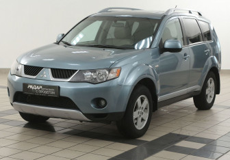 Подержанный автомобиль Mitsubishi Outlander 2008 года (8 фото)