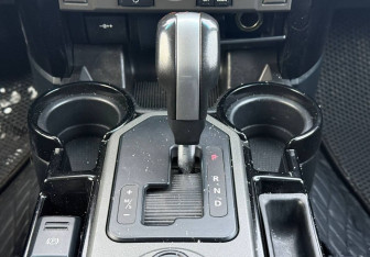 Подержанный автомобиль Land Rover Discovery 2005 года (13 фото)